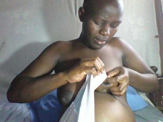 african-pussy1 live cam on BongaCams