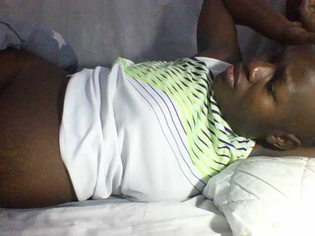 african-pussy1 live cam on BongaCams
