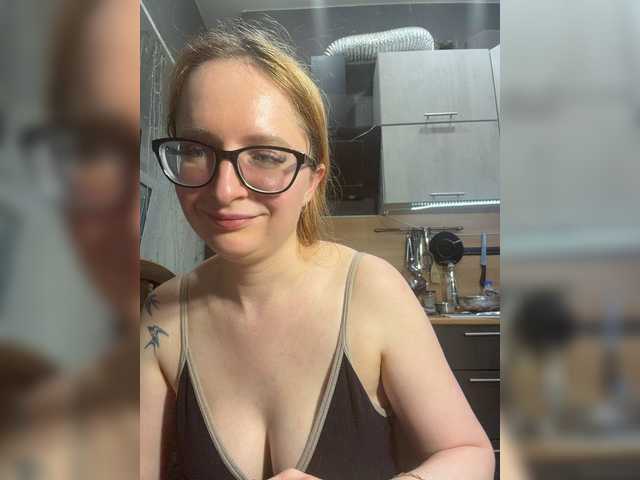Emma4coy live cam on BongaCams
