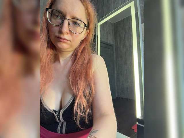Emma4coy live cam on BongaCams