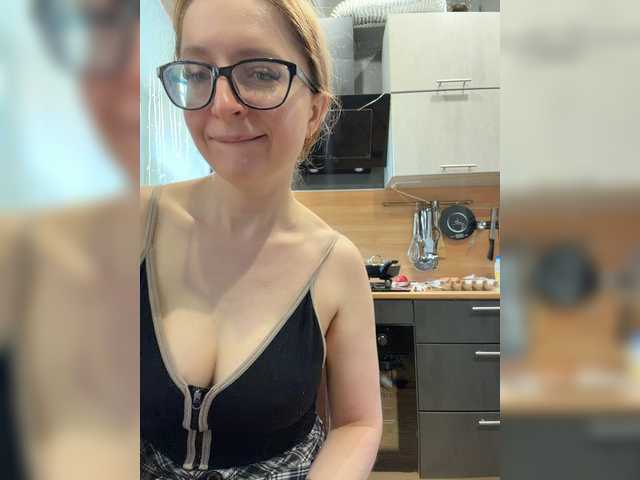 Emma4coy live cam on BongaCams