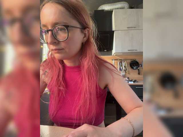 Emma4coy live cam on BongaCams