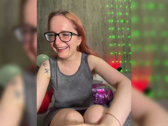 Emma4coy live cam on BongaCams