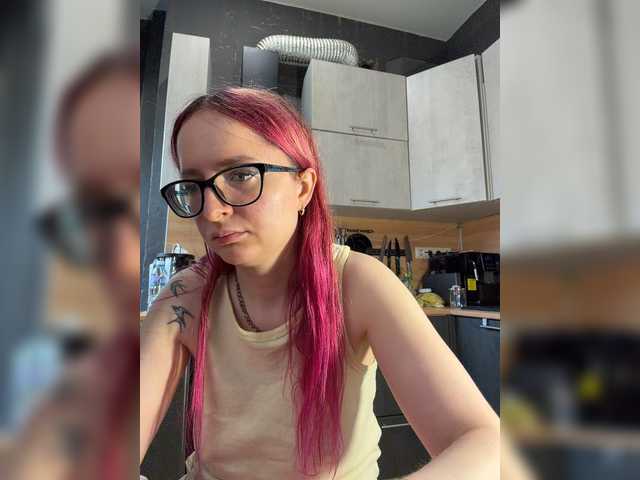 Emma4coy live cam on BongaCams