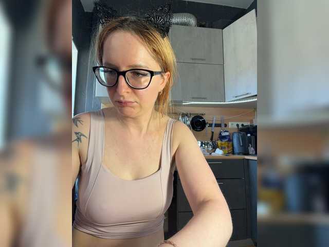 Emma4coy live cam on BongaCams