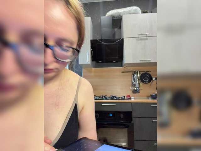 Emma4coy live cam on BongaCams