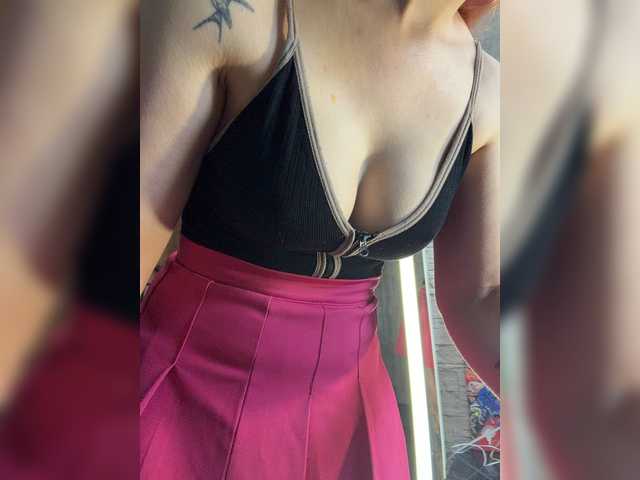 Emma4coy live cam on BongaCams