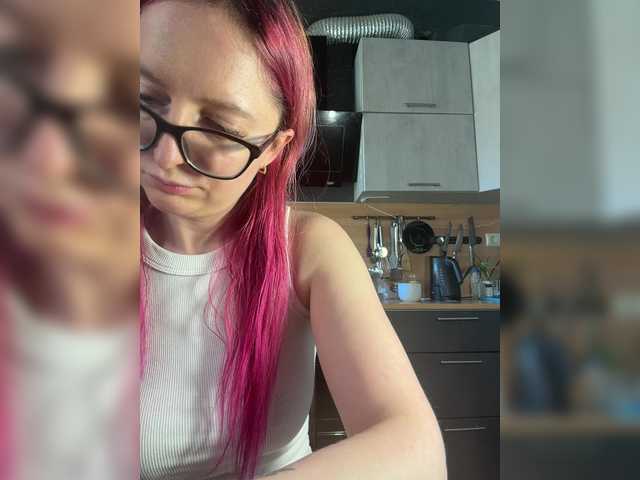 Emma4coy live cam on BongaCams