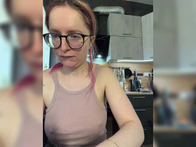 le modèle emma4you est en webcam porno dans un show sur le site bongacams, il possède les tags suivants: White/Caucasian,Redhead,Shaved