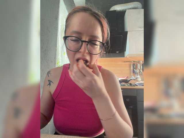 le modèle emma4you est en webcam porno dans un show sur le site bongacams, il possède les tags suivants: White/Caucasian,Redhead,Shaved