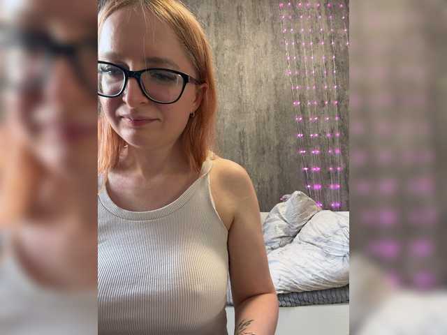 Emma4coy live cam on BongaCams