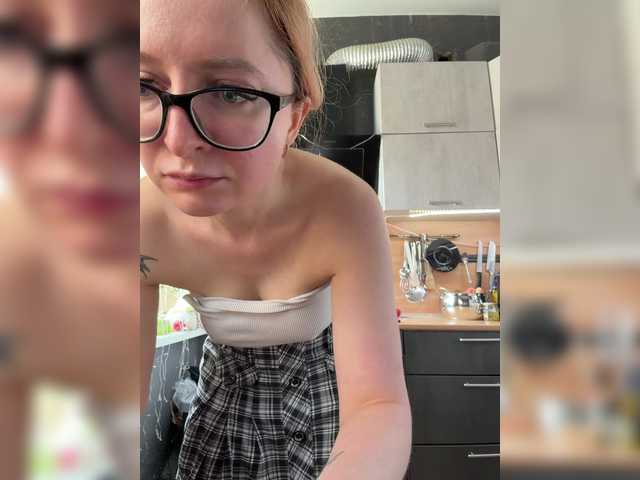 Emma4coy live cam on BongaCams