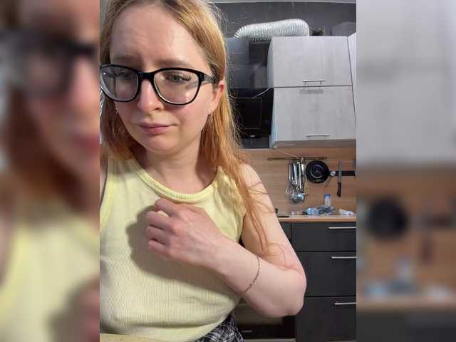 Emma4coy live cam on BongaCams