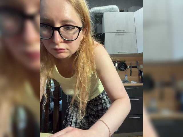 Emma4coy live cam on BongaCams