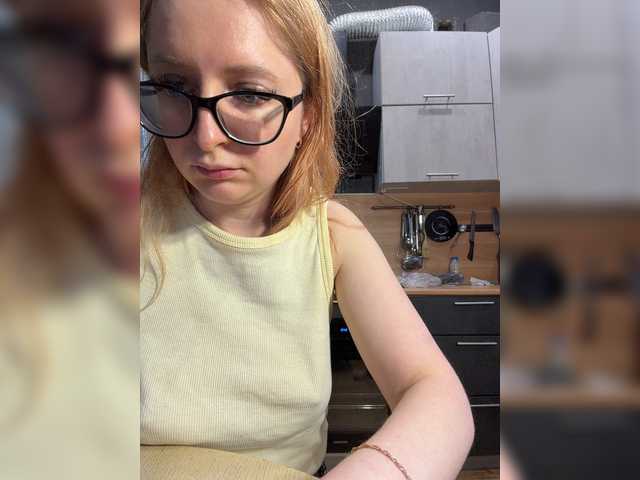Emma4coy live cam on BongaCams
