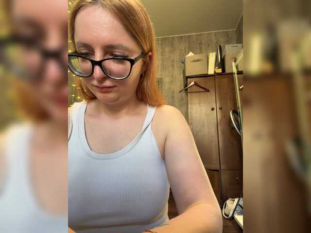 Emma4coy live cam on BongaCams