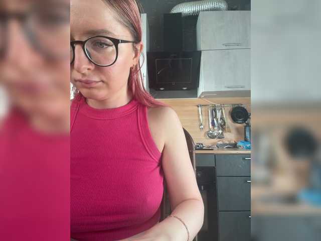 Emma4coy live cam on BongaCams