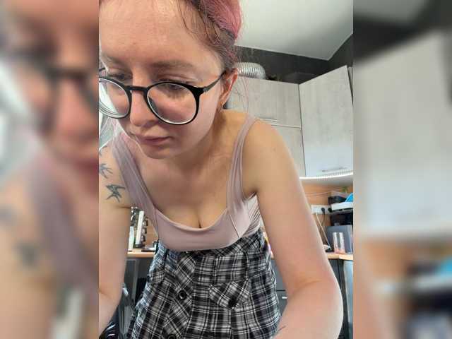 Emma4coy live cam on BongaCams