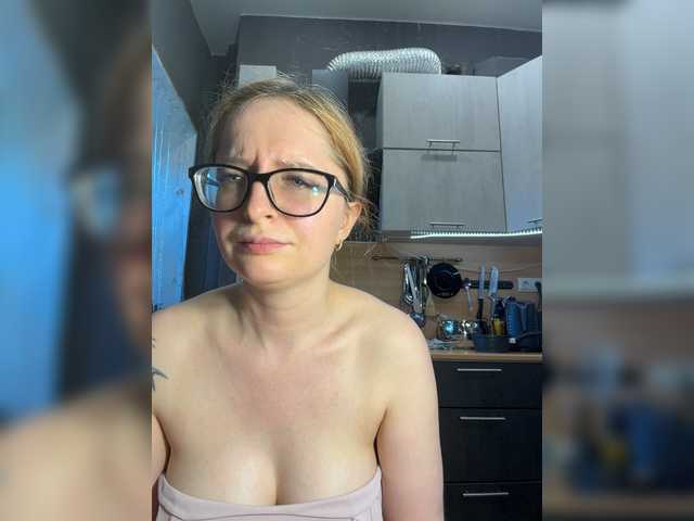 Emma4coy live cam on BongaCams