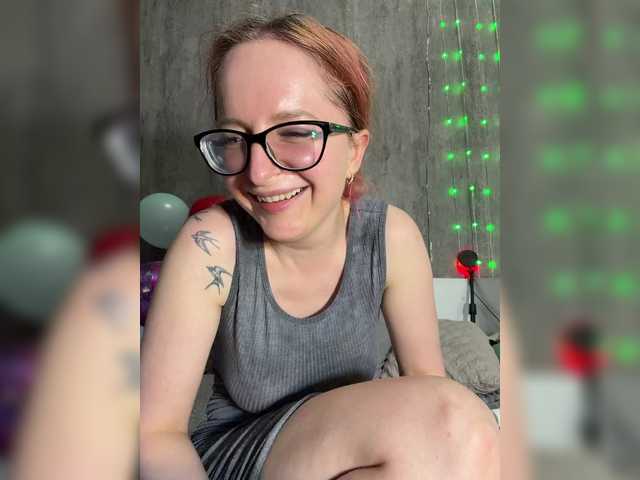 Emma4coy live cam on BongaCams