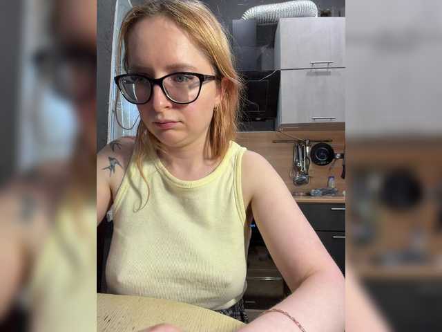 Emma4coy live cam on BongaCams