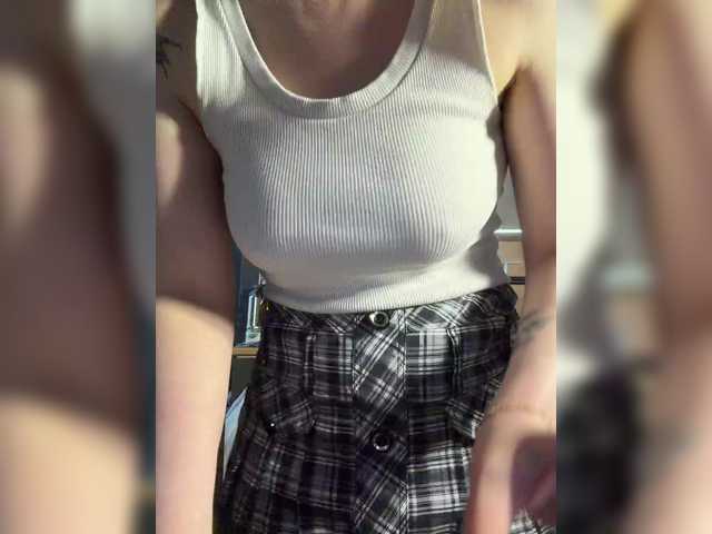 Emma4coy live cam on BongaCams