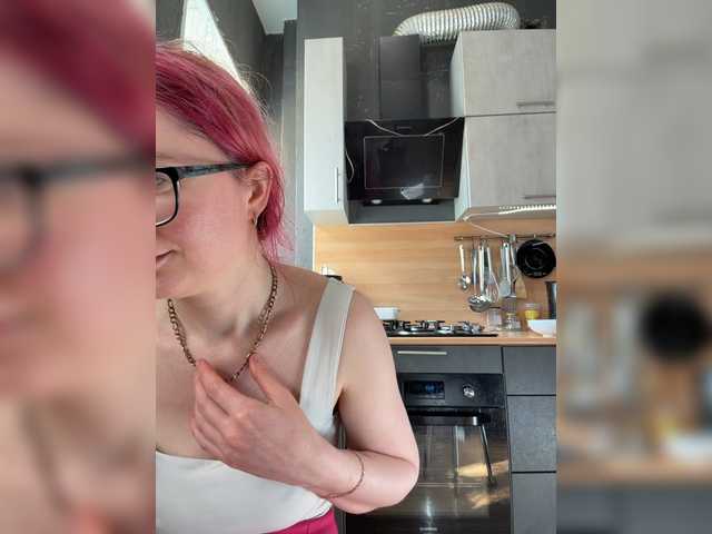 Emma4coy live cam on BongaCams