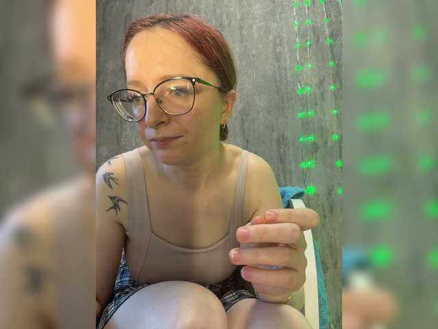 Emma4coy live cam on BongaCams