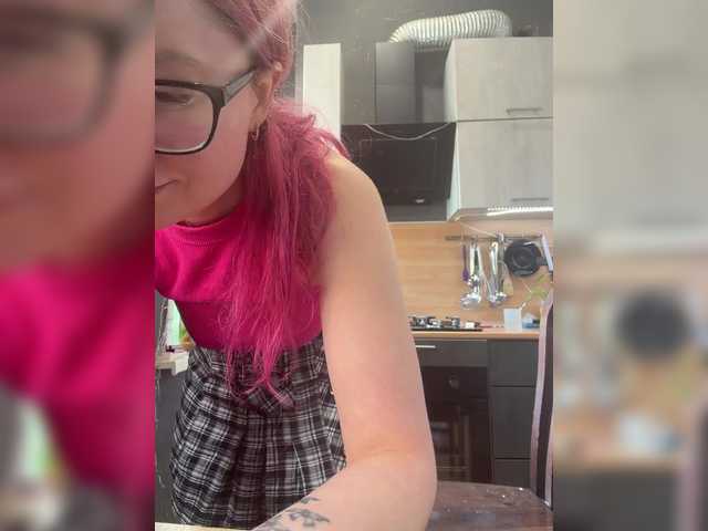 Emma4coy live cam on BongaCams