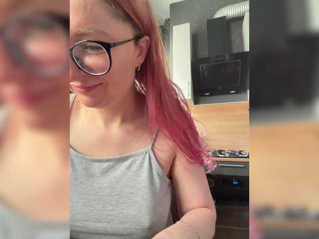 Emma4coy live cam on BongaCams