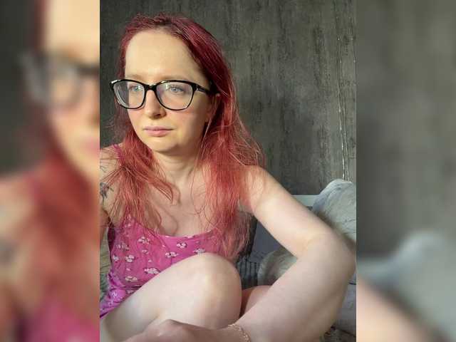 le modèle emma4you est en webcam porno dans un show sur le site bongacams, il possède les tags suivants: White/Caucasian,Redhead,Shaved