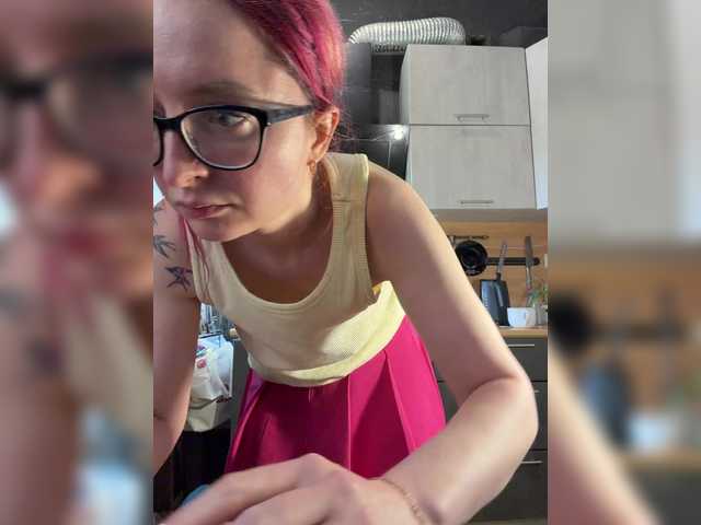 Emma4coy live cam on BongaCams