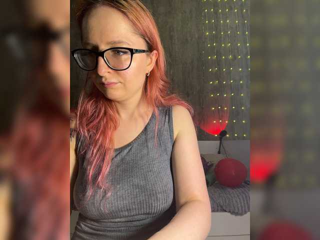 Emma4coy live cam on BongaCams