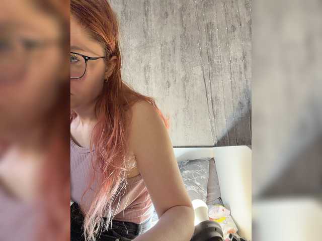 Emma4coy live cam on BongaCams