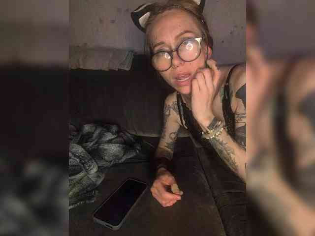 AmateurRoughPlay webcam