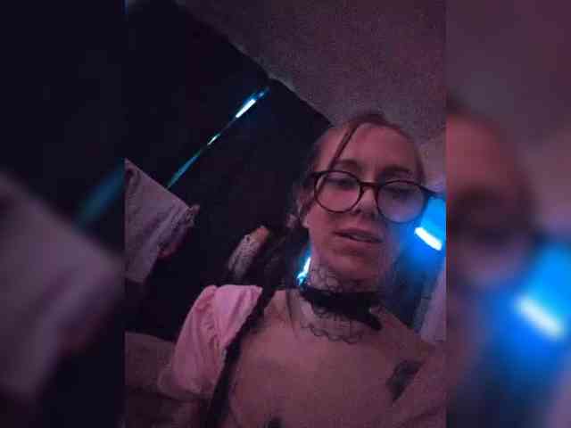 AmateurRoughPlay webcam
