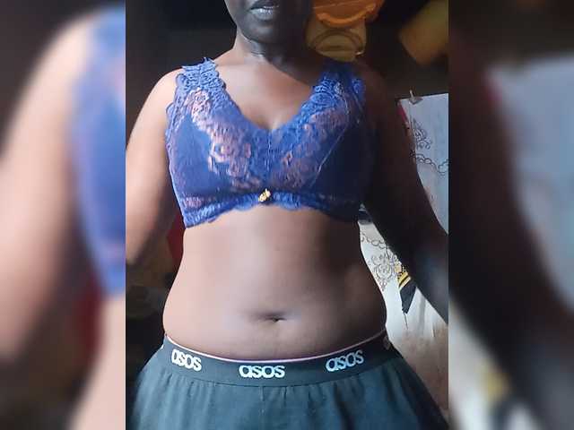 freakcurvy8 live cam on BongaCams