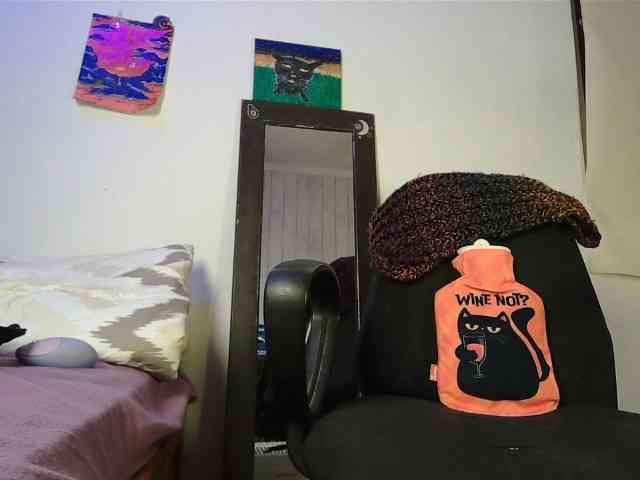 MaryJaneW webcam