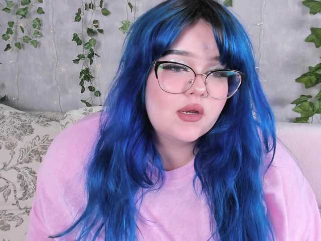 -CandyM1lky live cam