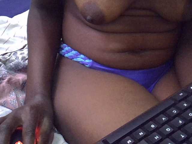 Sexyvilliet live cam on BongaCams
