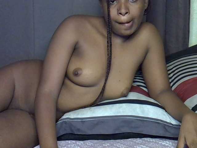 Alitaa live cam on BongaCams