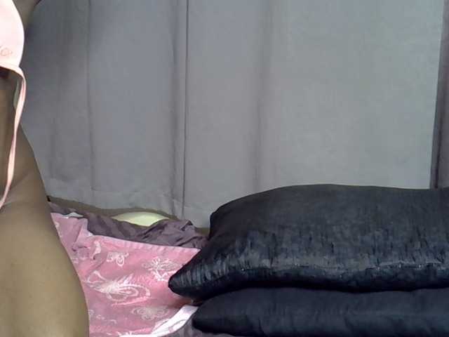 Alitaa live cam on BongaCams