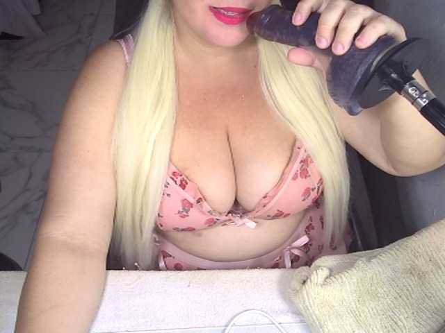 AlissaBecker's BongaCams show and profile