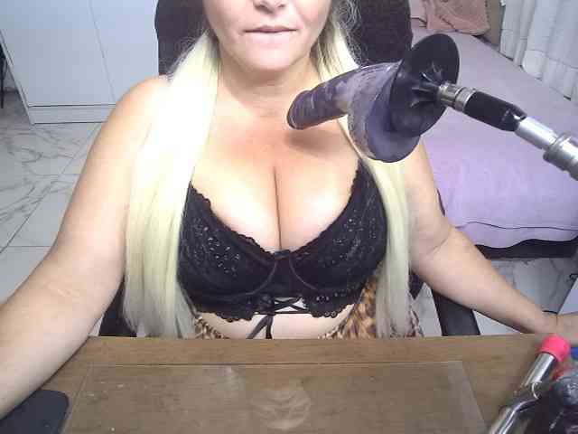 AlissaBecker webcam