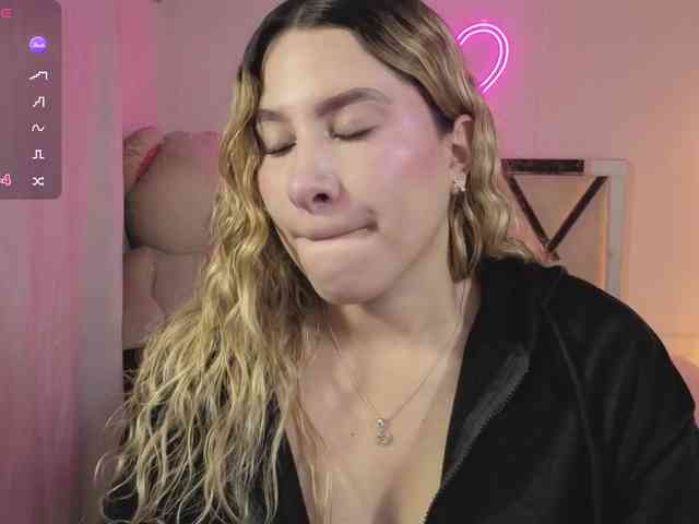 SAAYA-TAY webcam