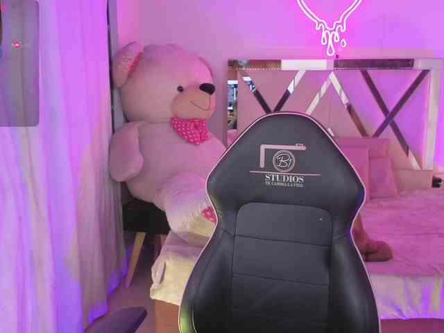SAAYA-TAY webcam