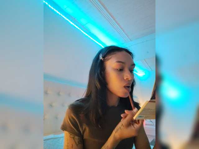 Leaberry live cam on BongaCams
