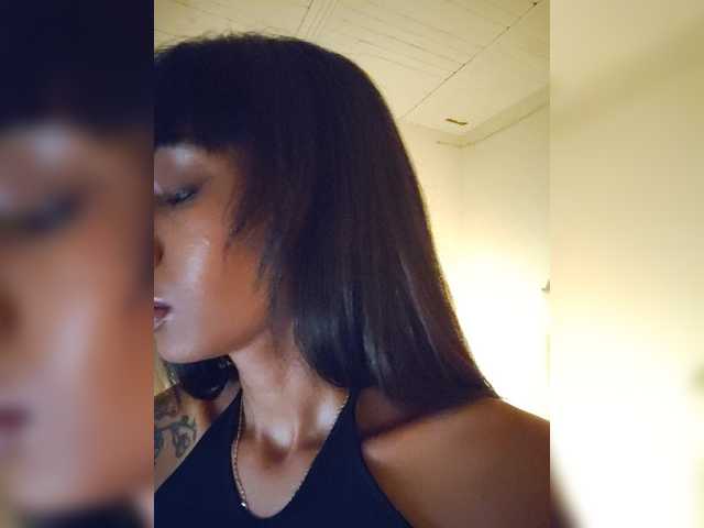 Leaberry live cam on BongaCams