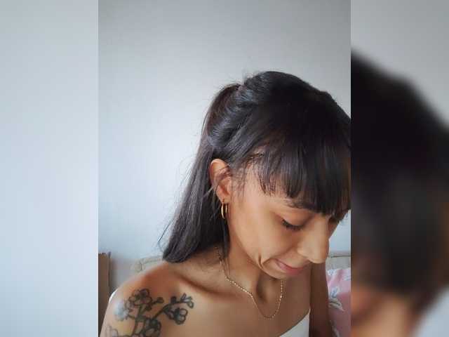 Leaberry live cam on BongaCams