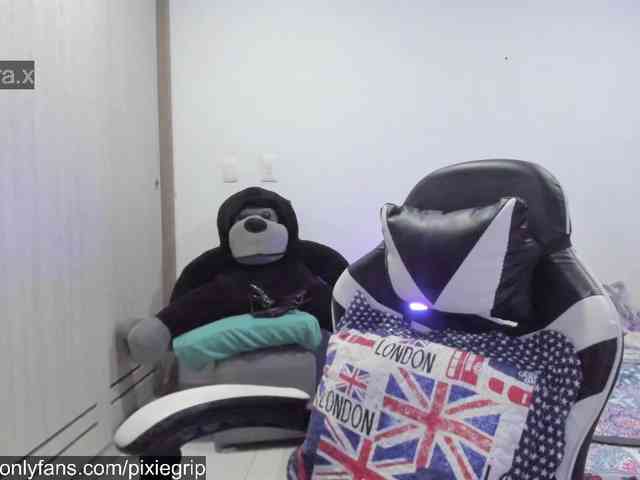 RevySadashiTrue webcam